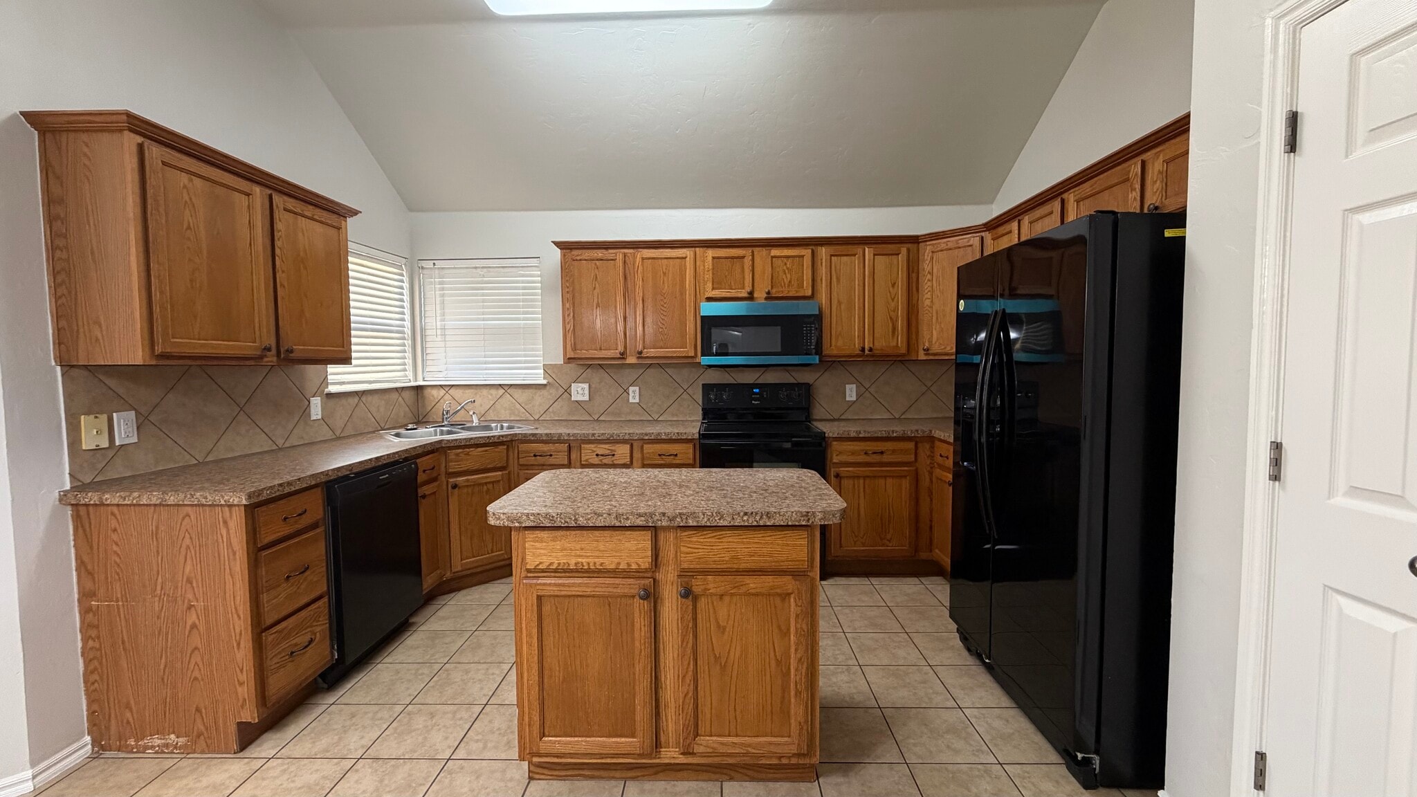 Building Photo - 2401 Chadsford Ln