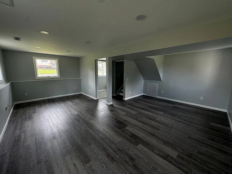 Building Photo - 316 Mindy Ave