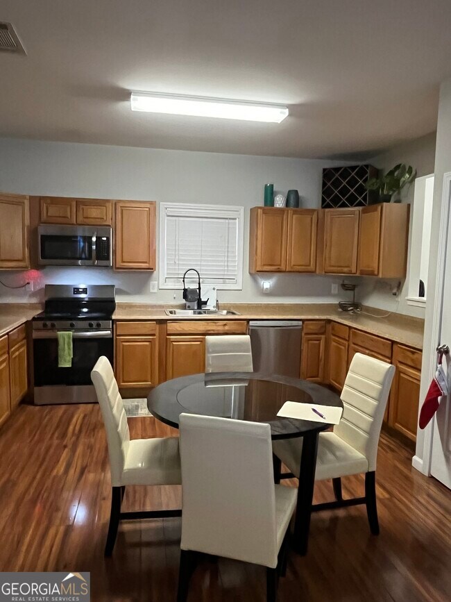 Building Photo - 500 Tulip Ln