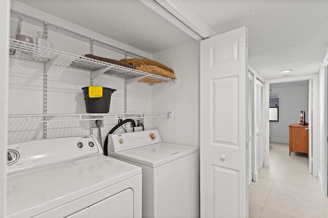 Building Photo - 16051 Blatt Blvd