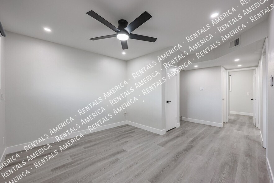 Building Photo - 5205 W Caribbean Ln