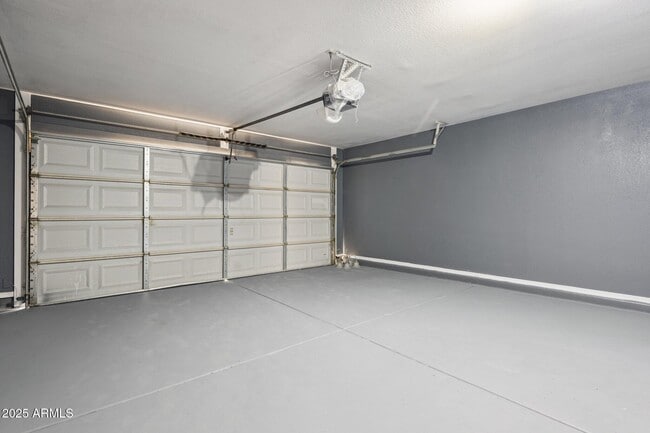 Building Photo - 5409 S 10th Ave