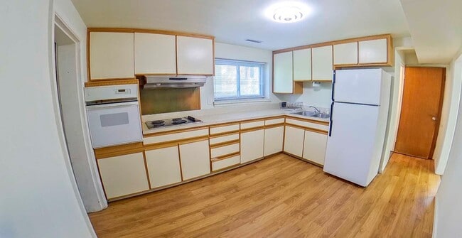 Primary Photo - Big Backyard + Pet Friendly + Off-Street P...