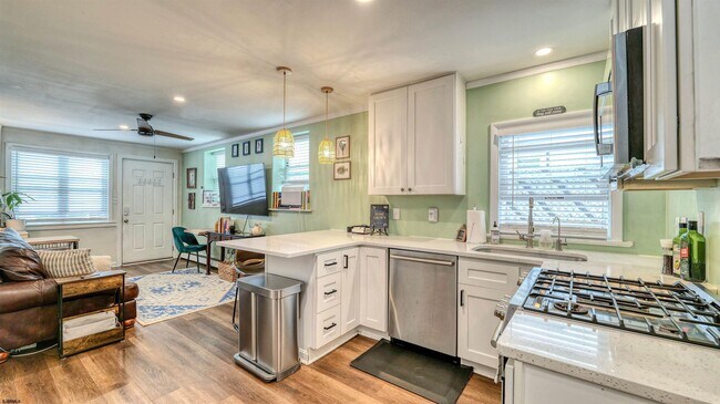 Building Photo - 117 Newport Ct