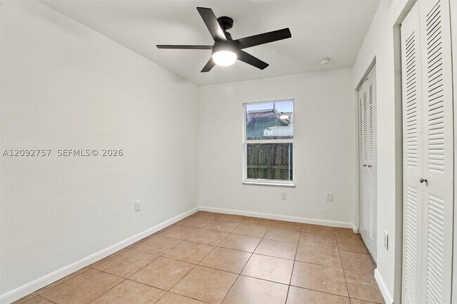 Building Photo - 209 NE 35th St