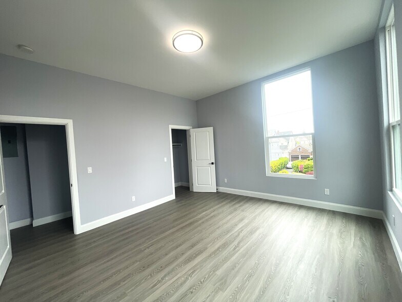 Building Photo - 222 Primrose Ave