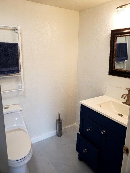 Building Photo - 1430 Clipperton Ave