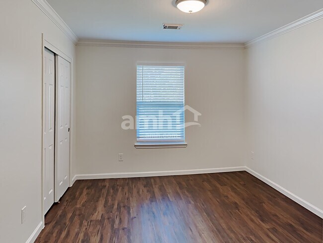 Building Photo - 3347 Bent Spring Ct