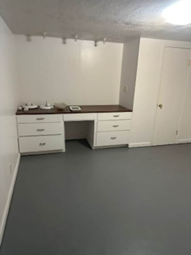 Building Photo - Welcome Home! Beautiful 4 Bedroom 2 Bath Home in Kansas City, MO