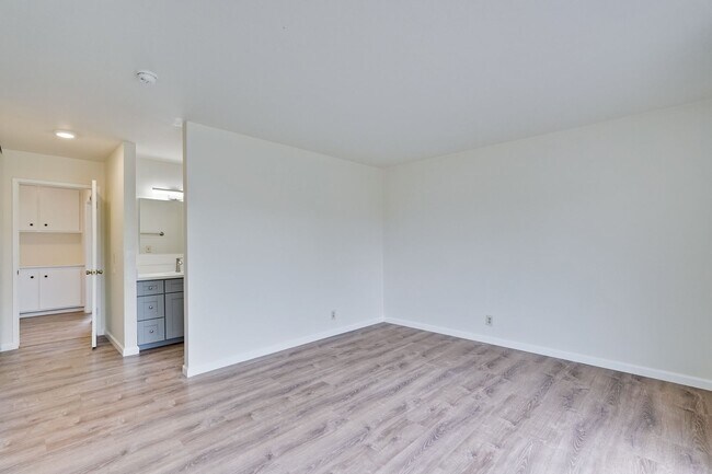 Building Photo - 3 BEDROOM 2 BATH House in Branham-Jarvis Neighborhood