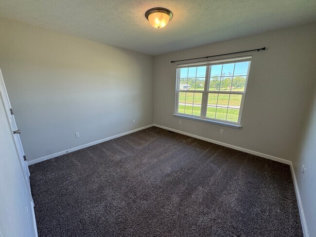 Building Photo - 25 Mandan Ct