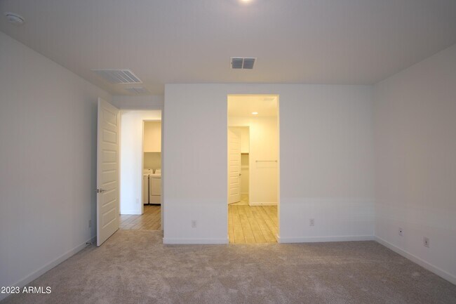 Building Photo - 2540 W Sunland Ave