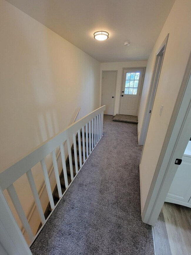 Building Photo - Stunning Mountain Views with Private Garage! 2 Bed/1.5 Bath Townhouse! Coming Late April!