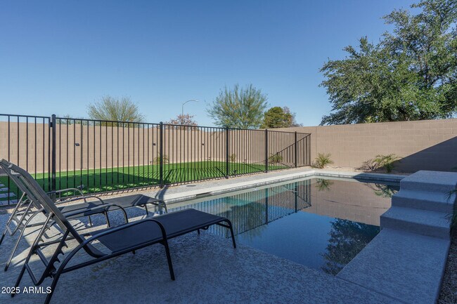 Building Photo - 15011 N 55th Dr