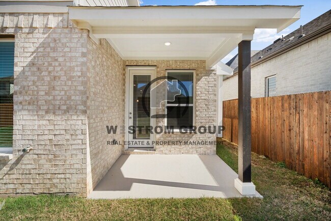 Building Photo - 912 Alberta Spruce Rd