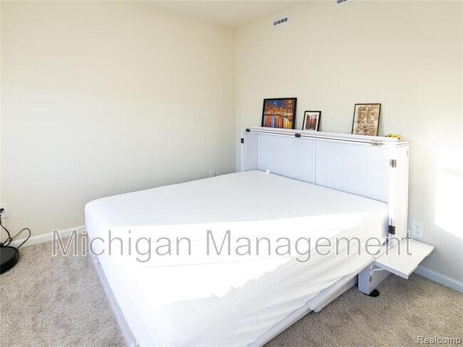 Building Photo - 1434 Superior Dr