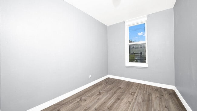 Building Photo - 1831 W 21st Pl