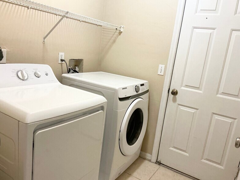 Building Photo - 8707 NW 10th Pl