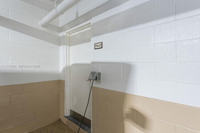 Building Photo - 19143 Fisher Island Dr