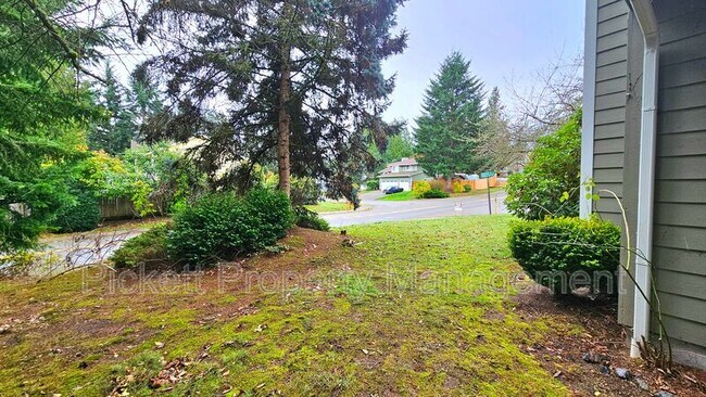 Building Photo - 12220 Ravena Pl NW