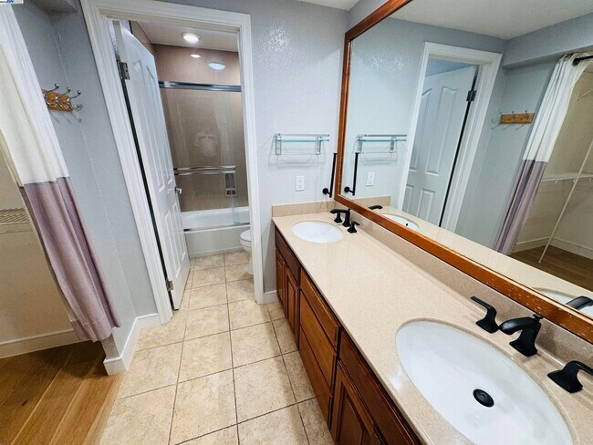 Building Photo - 122 Lynx Ct