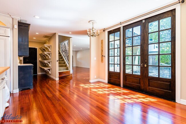 Building Photo - Stunning Cambrian Home | Desirable Neighborhood