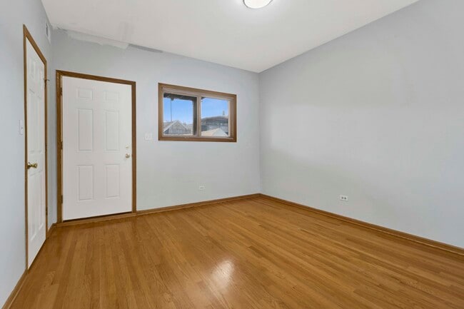 Building Photo - 1339 N Greenview Ave