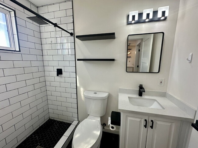 Building Photo - 1447 E Mountain View Rd