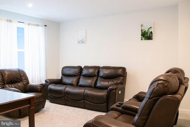 Building Photo - 3113 Clover Ln