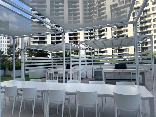 Building Photo - 770 Claughton Island Dr