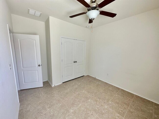 Building Photo - 413 Hunters Hill Dr