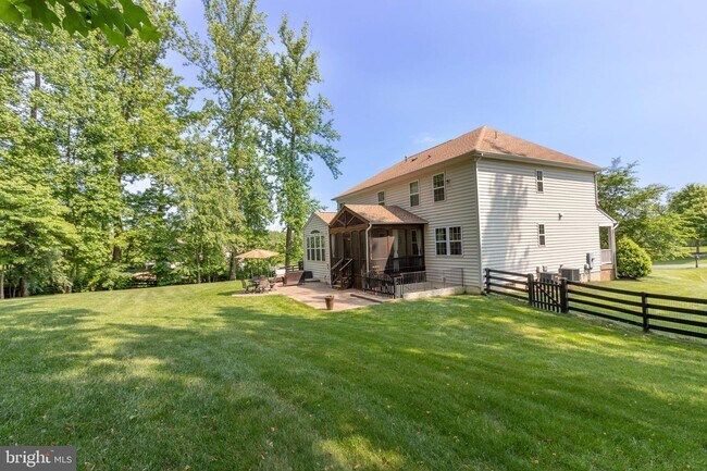 Building Photo - 8061 Side Hill Dr