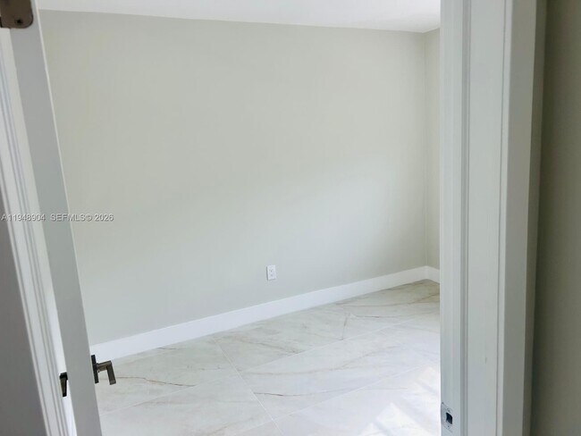 Building Photo - 932 NW 5th St