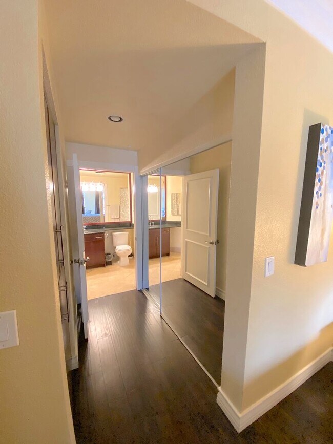 Building Photo - Discover Your New Home! Spacious 1-Bedroom Condo Near the Las Vegas Strip