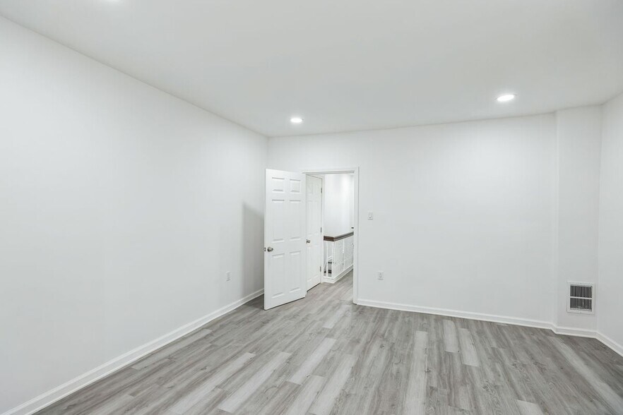 Building Photo - 5540 Harmer St