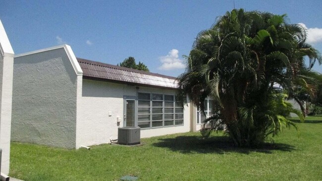 Building Photo - 194 Lake Susan Ln