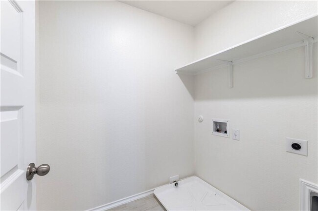 Building Photo - 316 Los Cobos Ln