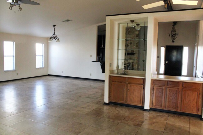 Building Photo - 4222 Clear Lake Dr