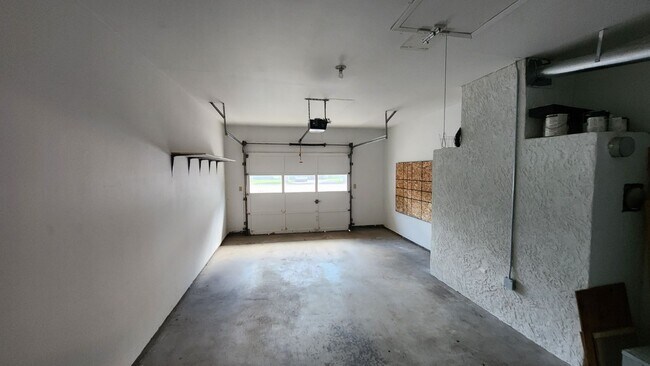 Building Photo - CEN3604