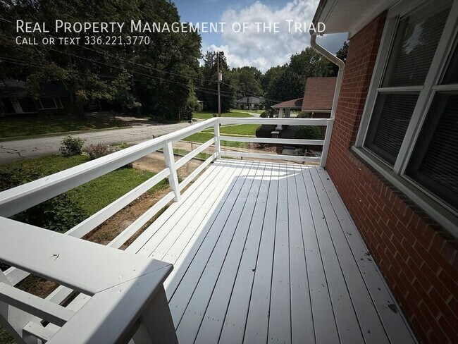 Building Photo - 828 Circle Dr