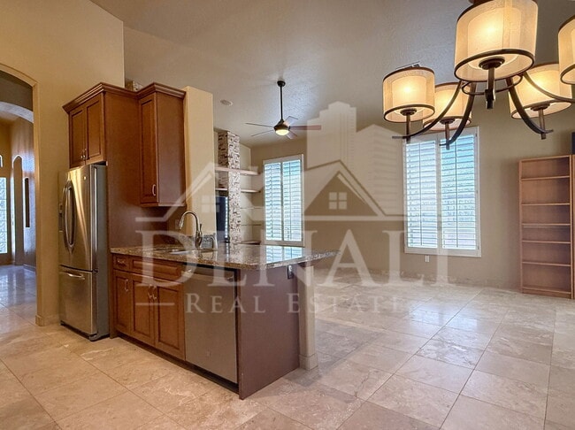 Building Photo - 3533 N Desert Oasis