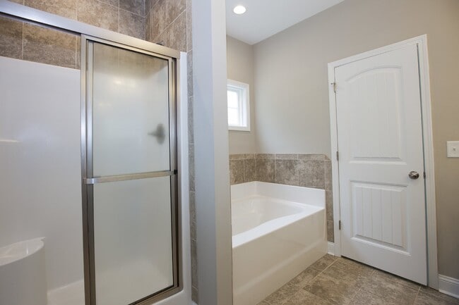 Building Photo - Beautiful home in Gated Community of Woodlake