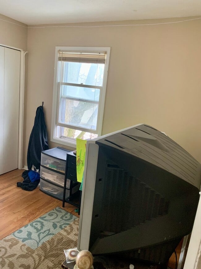 Building Photo - 714 S State St