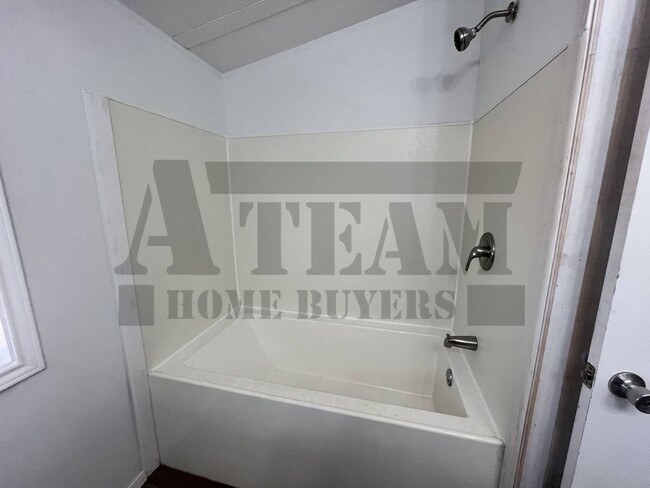 Building Photo - Cozy 2-bedroom, 1.5-bathroom home