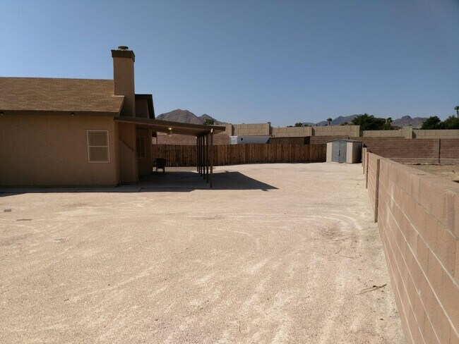 Building Photo - Henderson 4 Bedroom