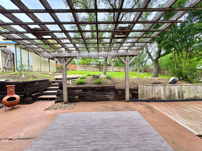 Building Photo - Big 4 Bedroom Home in Stone Oak!