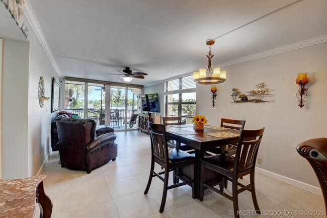 Building Photo - 19 Royal Palm Way