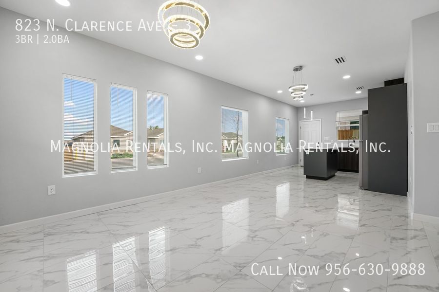 Building Photo - 823 N Clarence Ave