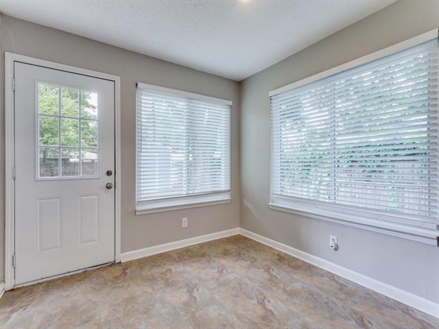 Building Photo - 512 Bluebonnet Dr