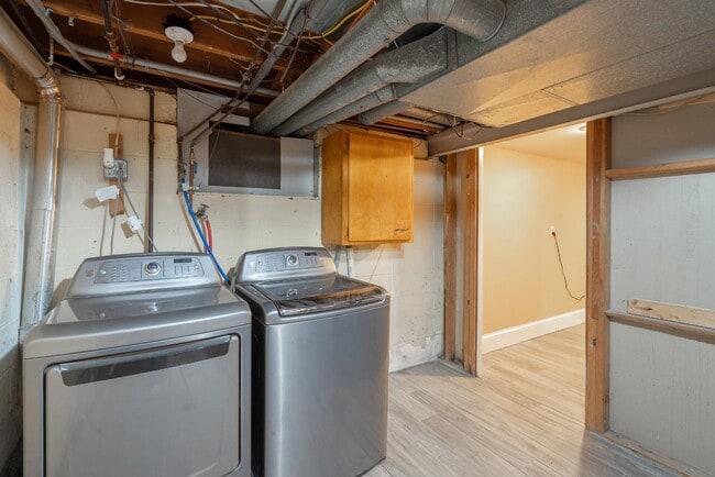 Building Photo - 20 Apricot Ln